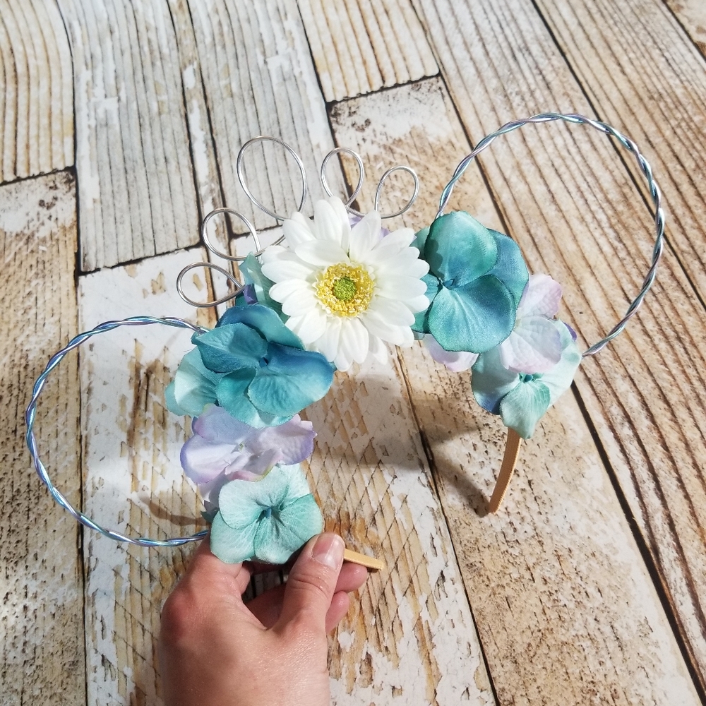 Wire floral mouse ears
